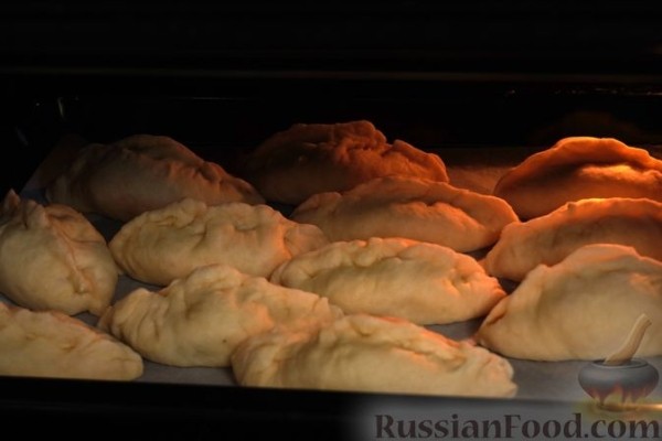 Бездрожжевые пирожки с картофелем, грибами и зеленью (в духовке)