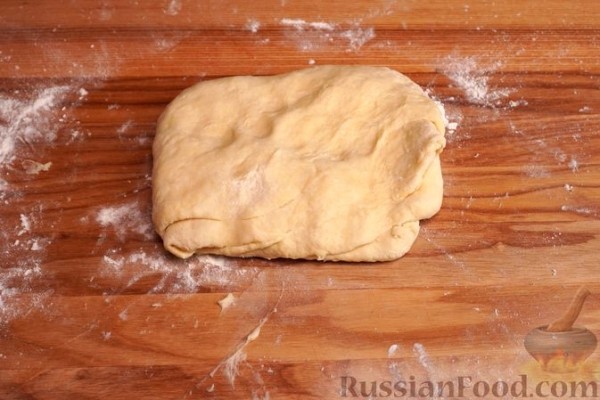 Пирожки-треугольники из рубленого теста на пиве, с курицей