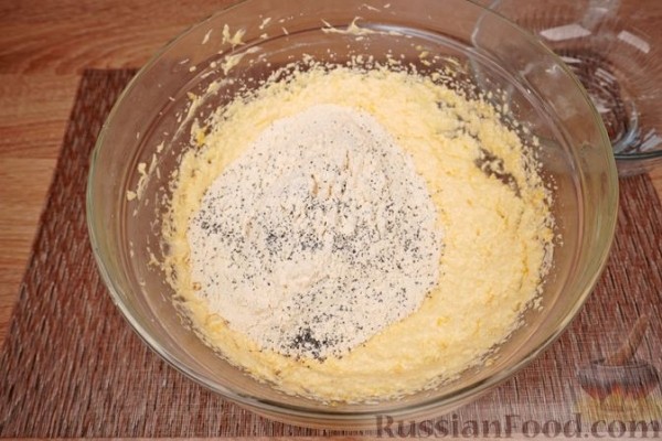 Кекс с маком, цедрой и лимонной пропиткой