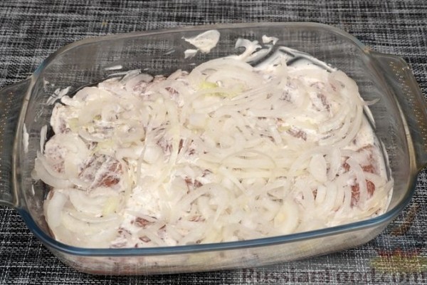 Курица, запечённая с баклажанами и грибами