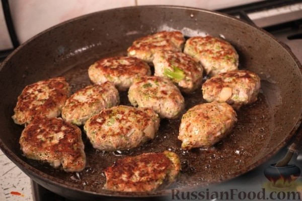 Мясные котлеты с брокколи