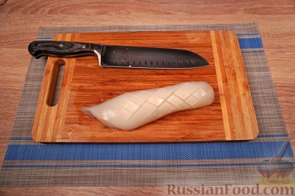 Сувлаки (шашлычки) из кальмаров и томатов черри