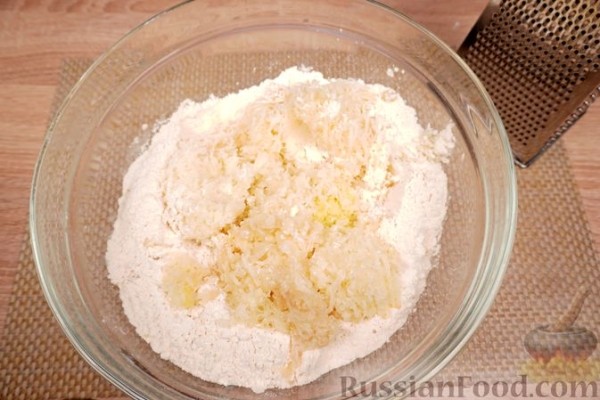 Дрожжевой пирог из картофельного теста с персиками
