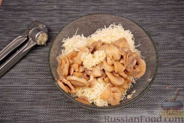Куриные рулетики с грибами, в сливках