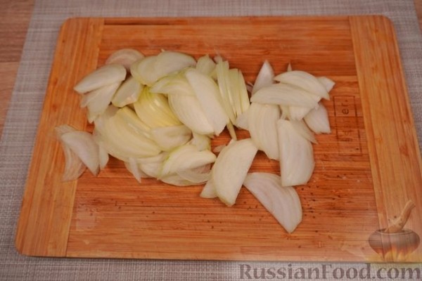 Свинина, тушенная с виноградом и вином