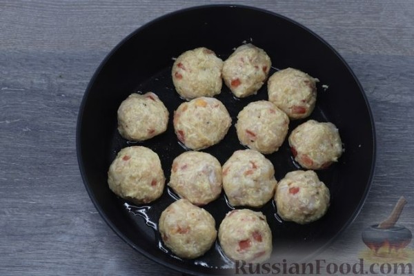 Куриные котлеты с помидорами и сыром