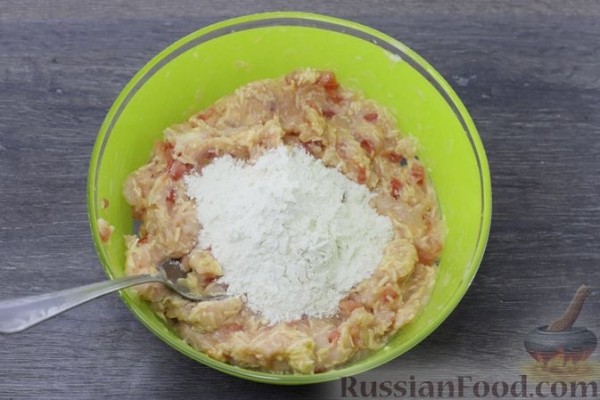 Куриные котлеты с помидорами и сыром