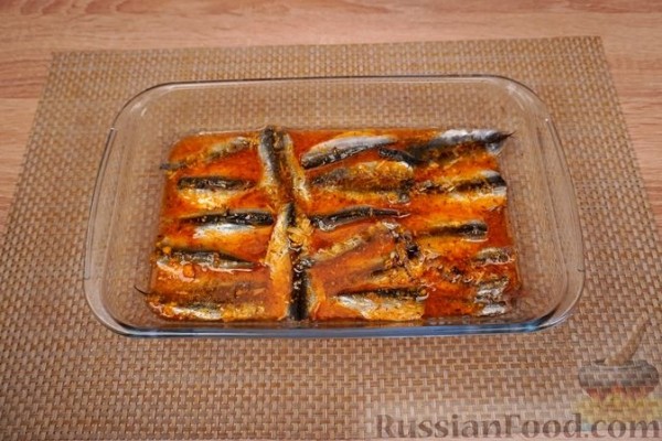 Брускетты с анчоусами в цитрусовом маринаде, фетой и оливками