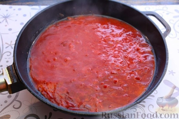 Борщ полтавский с галушками и свиными рёбрышками