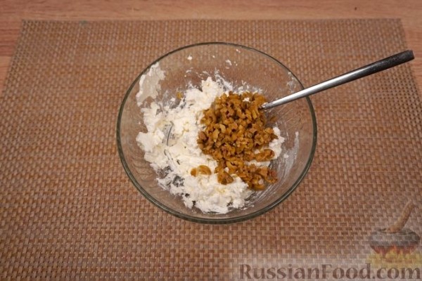 Брускетты с анчоусами в цитрусовом маринаде, фетой и оливками