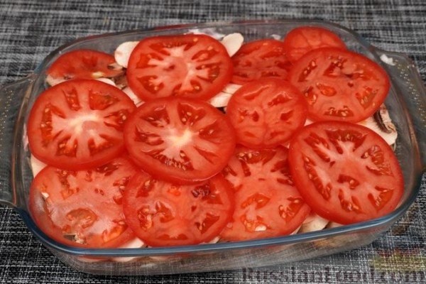 Курица, запечённая с баклажанами и грибами