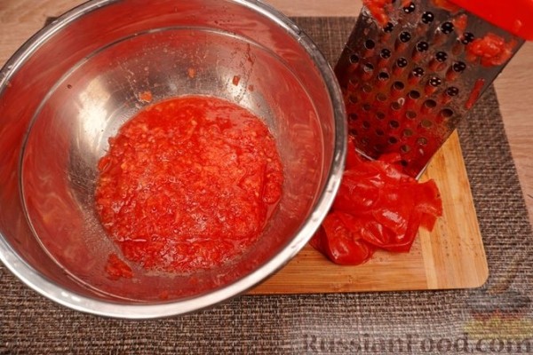 Летнее рагу из свежей стручковой фасоли с помидорами и луком