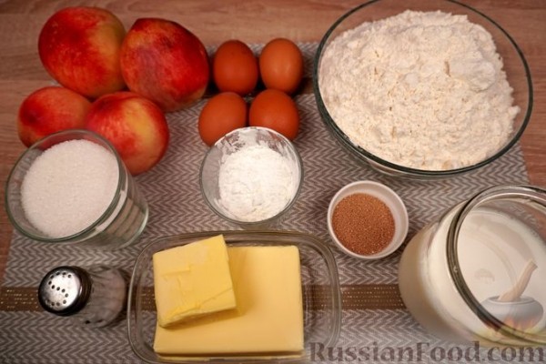 Дрожжевые булочки с персиками