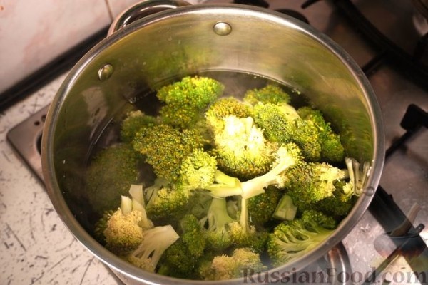 Брокколи, тушенная с мясом