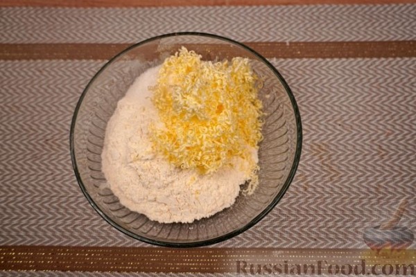Дрожжевые булочки с персиками