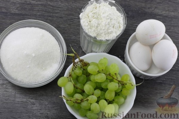 Шарлотка с виноградом