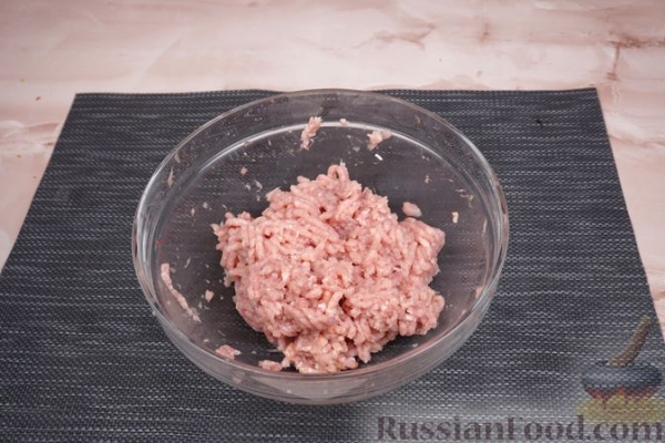 Фаршированные куриные окорочка с кабачком