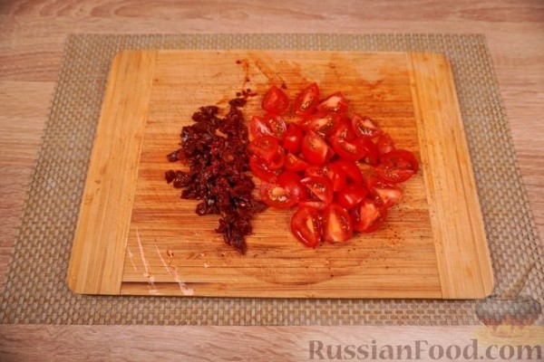Закусочные корзинки из теста фило с грибами, фетой и томатами