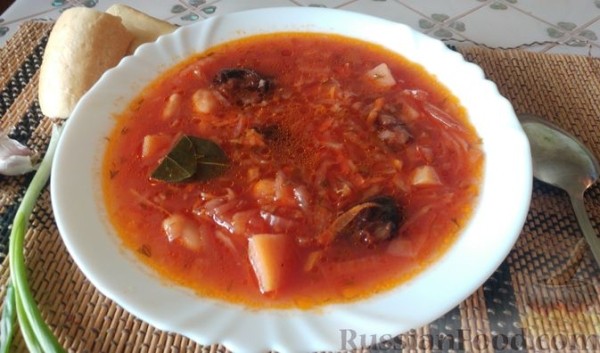Постный борщ с пекинской капустой, фасолью и черносливом