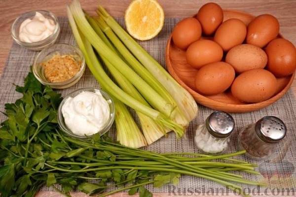 Салат с сельдереем и яйцами