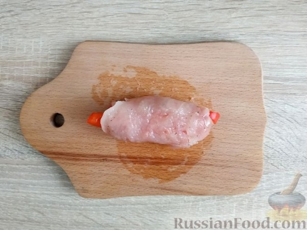Куриные рулетики с болгарским перцем и помидорами, под сыром (в духовке)