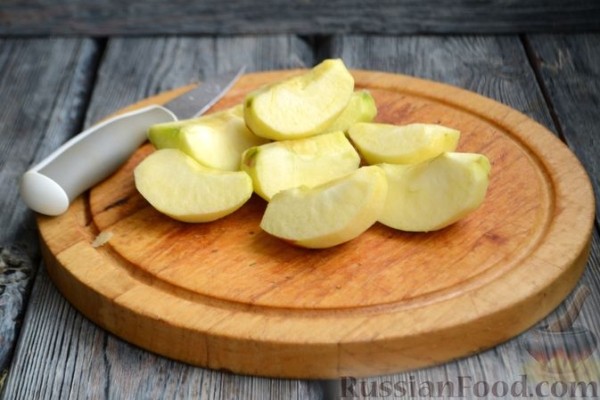 Куриное филе, запечённое с яблоками и сыром