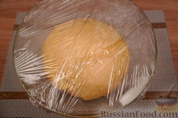 Дрожжевые булочки с персиками