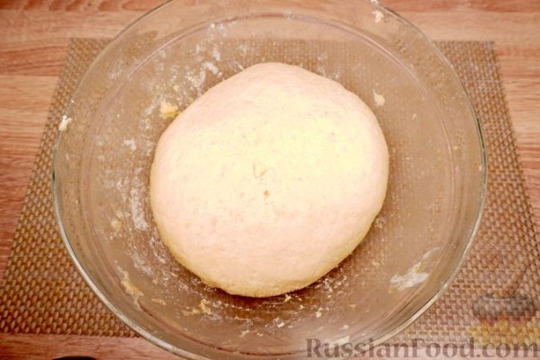 Дрожжевой пирог из картофельного теста с персиками