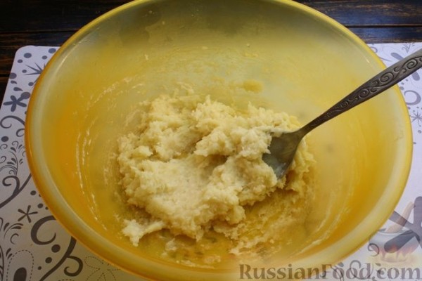 Борщ полтавский с галушками и свиными рёбрышками