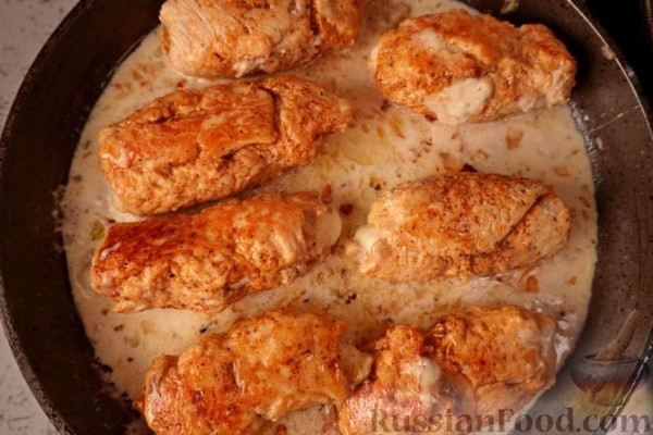 Куриные рулетики с грибами, в сливках