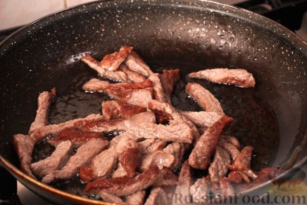 Брокколи, тушенная с мясом