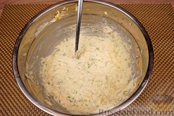 Рулетики из баклажанов с яйцами и сыром