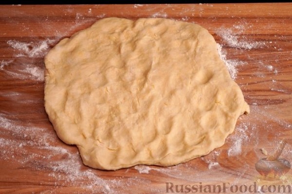 Пирожки-треугольники из рубленого теста на пиве, с курицей
