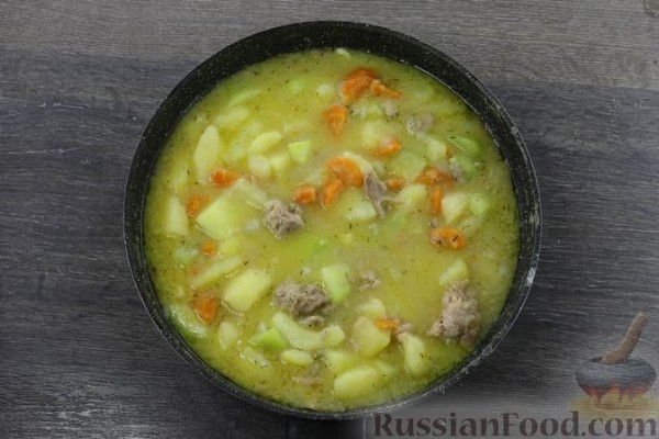 Картофельное рагу с кабачками и тушёнкой
