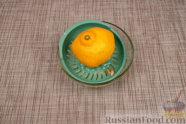 Салат с сельдереем и яйцами
