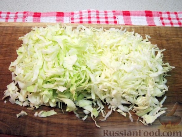 Украинский борщ с фасолью и свиными рёбрышками
