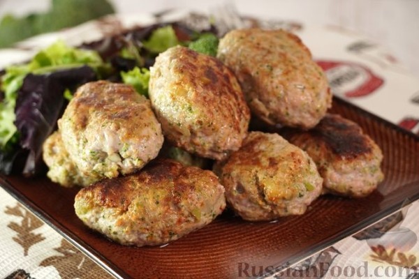 Мясные котлеты с брокколи