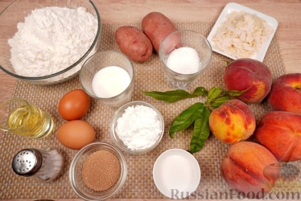 Дрожжевой пирог из картофельного теста с персиками