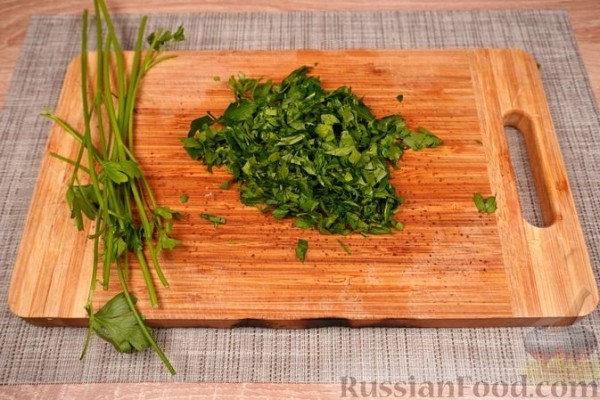 Салат с сельдереем и яйцами