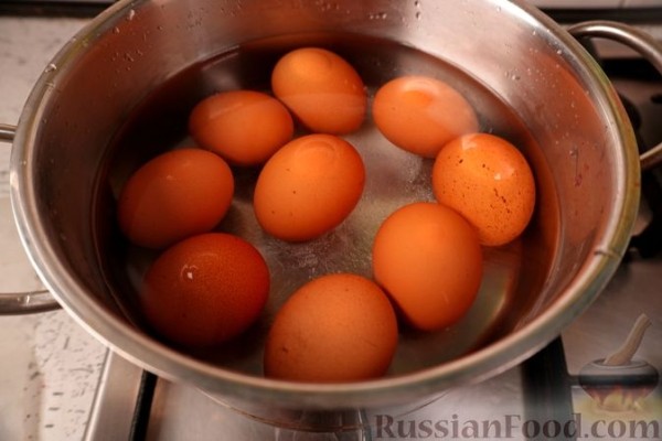 Салат с сельдереем и яйцами