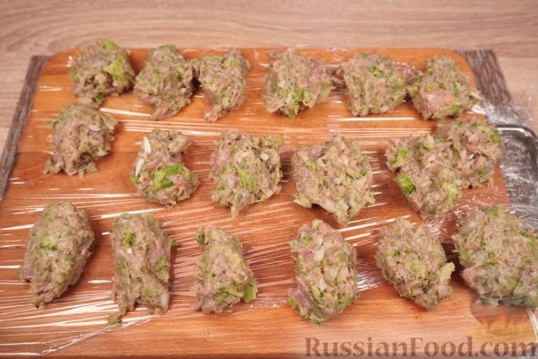 Мясные котлеты с брокколи