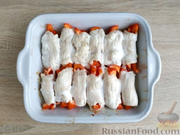 Куриные рулетики с болгарским перцем и помидорами, под сыром (в духовке)