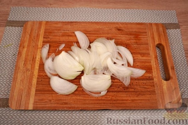Шакшука с перцем, фетой и оливками
