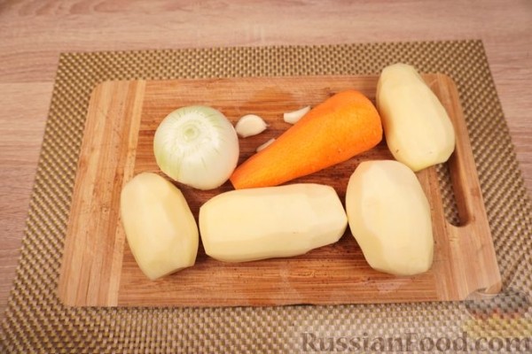 Гороховый суп с копчёными рёбрышками и беконом