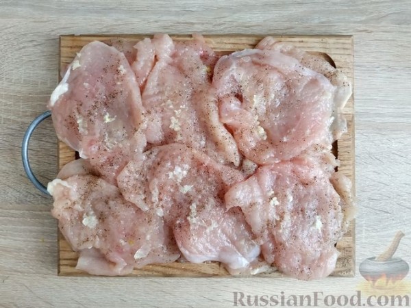 Куриные рулетики с болгарским перцем и помидорами, под сыром (в духовке)