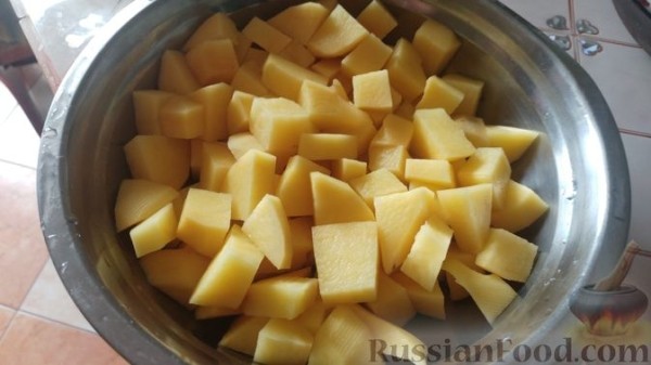 Постный борщ с пекинской капустой, фасолью и черносливом