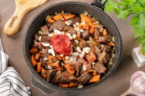 Гуляш с гречкой