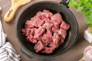 Гуляш с гречкой