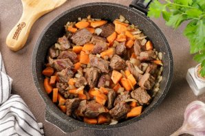 Гуляш с гречкой