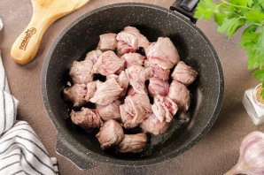 Гуляш с гречкой